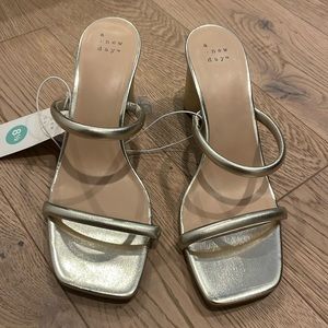 NWT light gold sandals, size 8.5